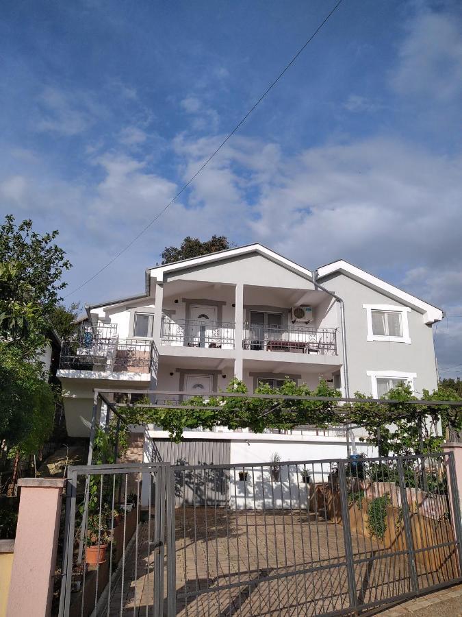 Aparttoni Добра вода Екстериор снимка