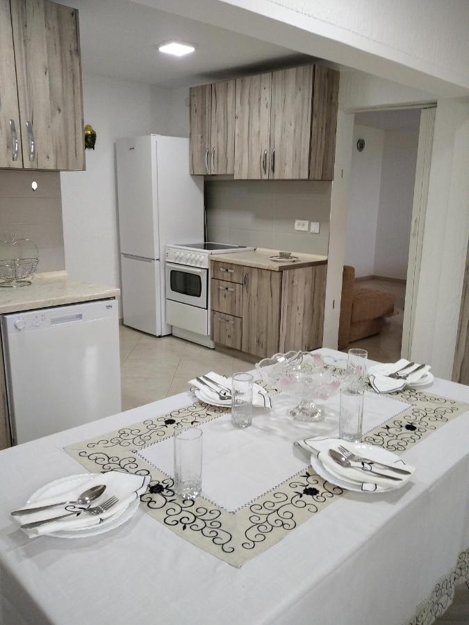 Aparttoni Добра вода Екстериор снимка